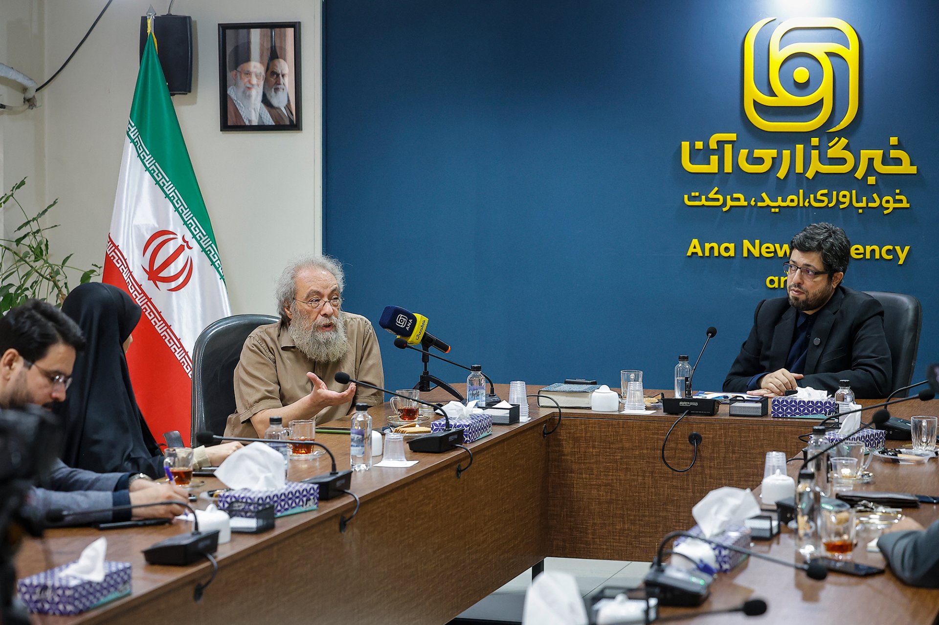 نشست علمی بعثت ملت ایران و تکوین ساختار معنایی جهان آینده با موضوع سناریوهای نوین قدرت آفرینی فرهنگی در جنگ تحمیلی سوم برگزار شد