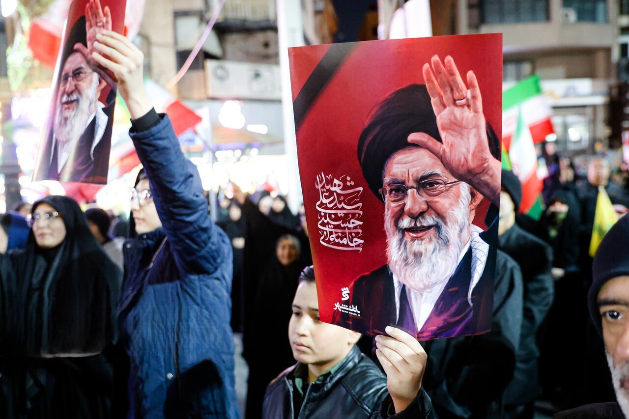 ابعاد شخصیتی و معنوی رهبر از امامت تا شهادت