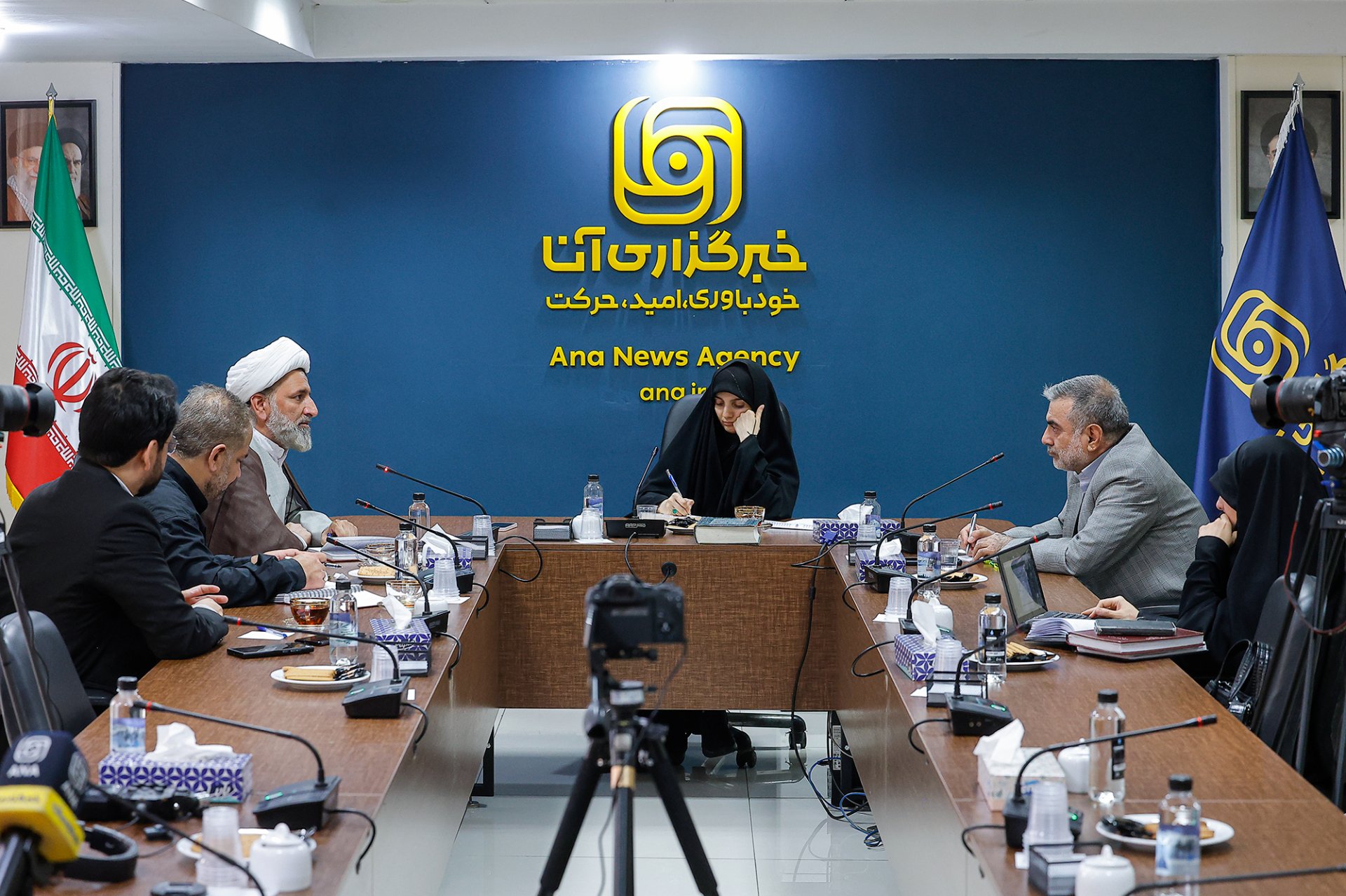 گزارش تصویری نشست علمی مکتب امام خمینی‌(ره) در اندیشه رهبر شهید انقلاب