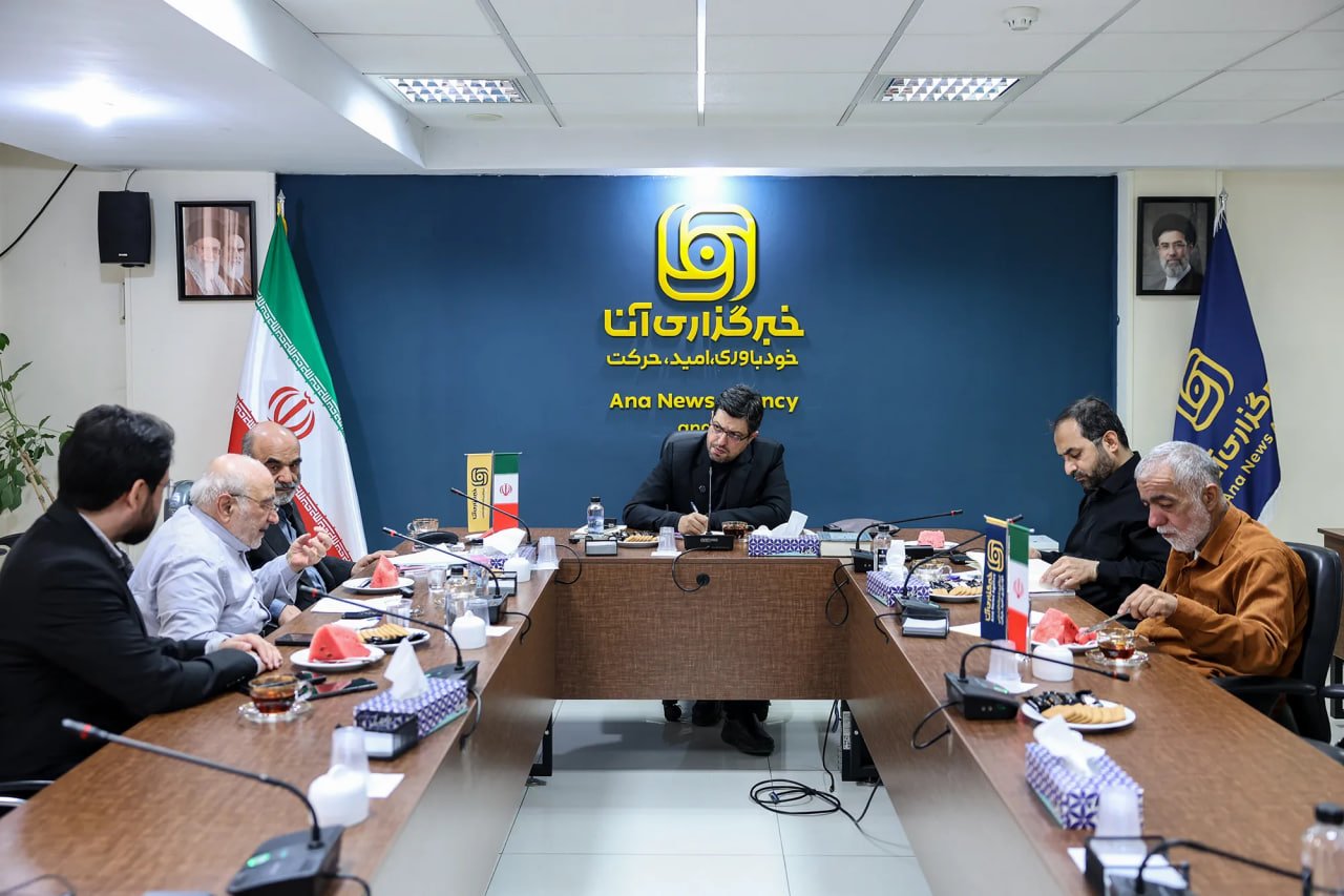 گزارش تصویری نشست علمی «مبدأ نهضت؛ تبیین ریشه‌ها و پیامدهای قیام ۱۵ خرداد»
