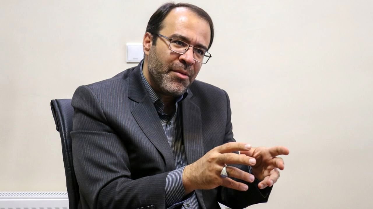 عضو کمیسیون اقتصادی مجلس شورای اسلامی:   ضرورت ورود عالمانه مجلس در مسائل کشور / پشتیبانی مردم از میدان و تاب‌آوری آنان نیازمند حل مسائل اقتصادی است 
