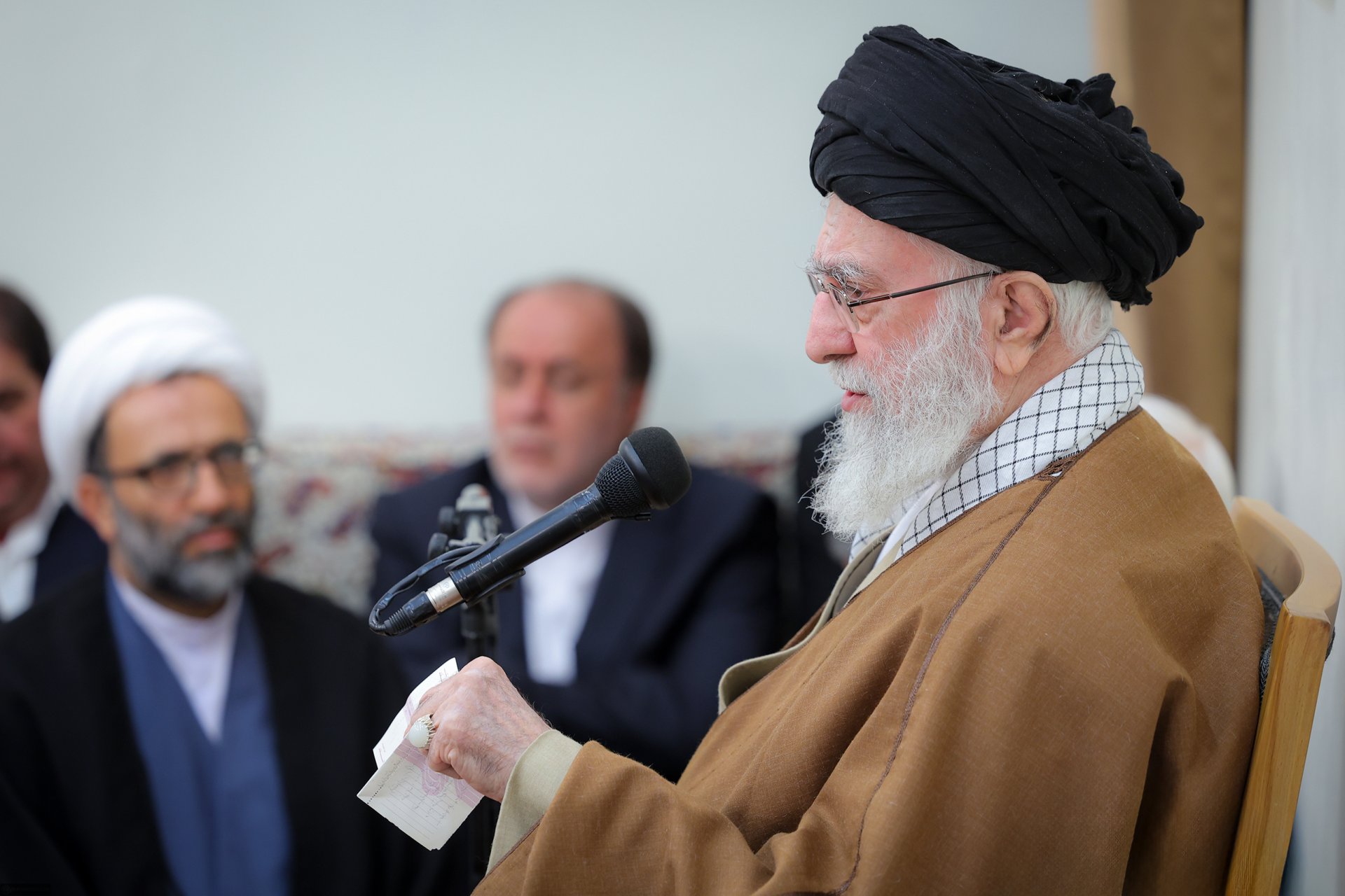 چگونه سلوک معنوی رهبر شهید، امنیت‌ترین نوع «اقتدار سیاسی» را ساخت؟