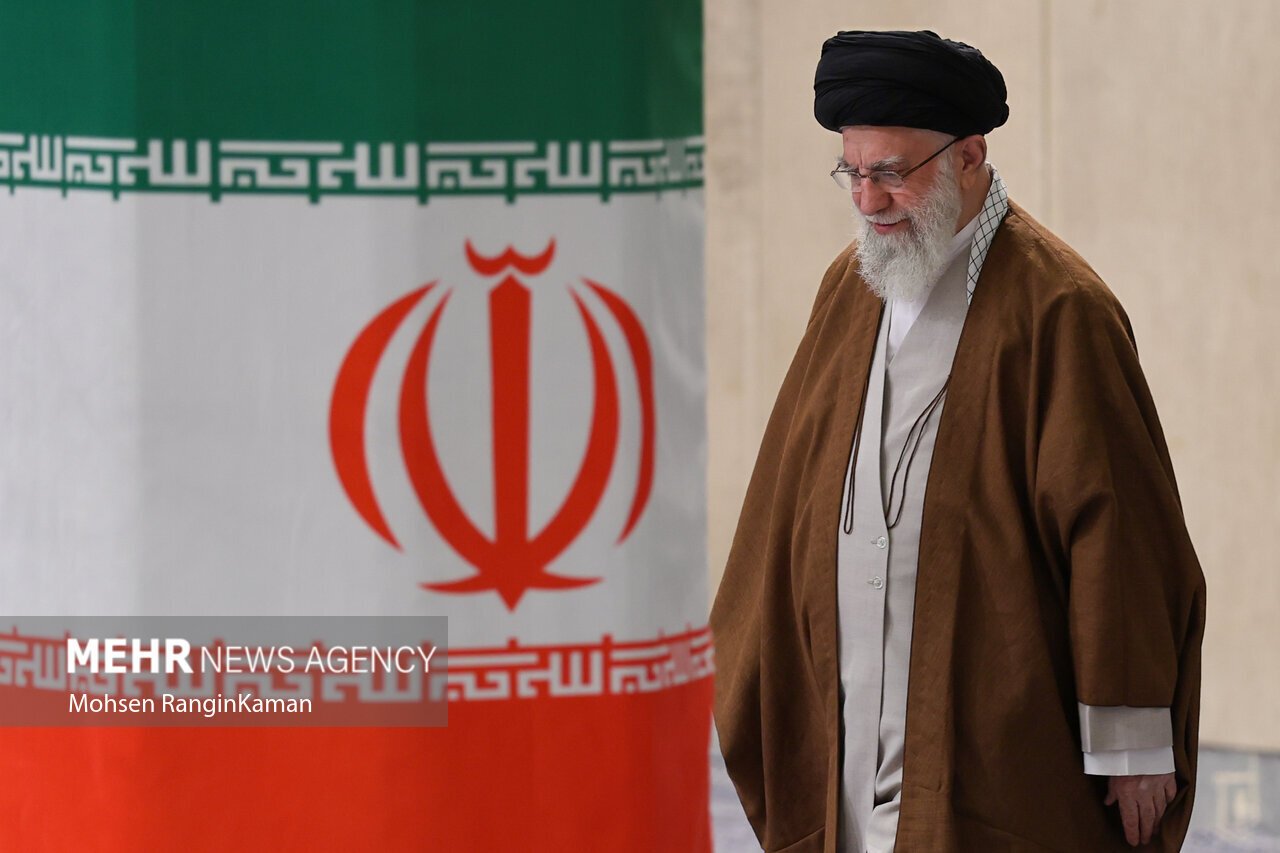 عقلانیت انقلابی؛ سیمای یک رهبر طلبه، متدین و ایران‌شناس