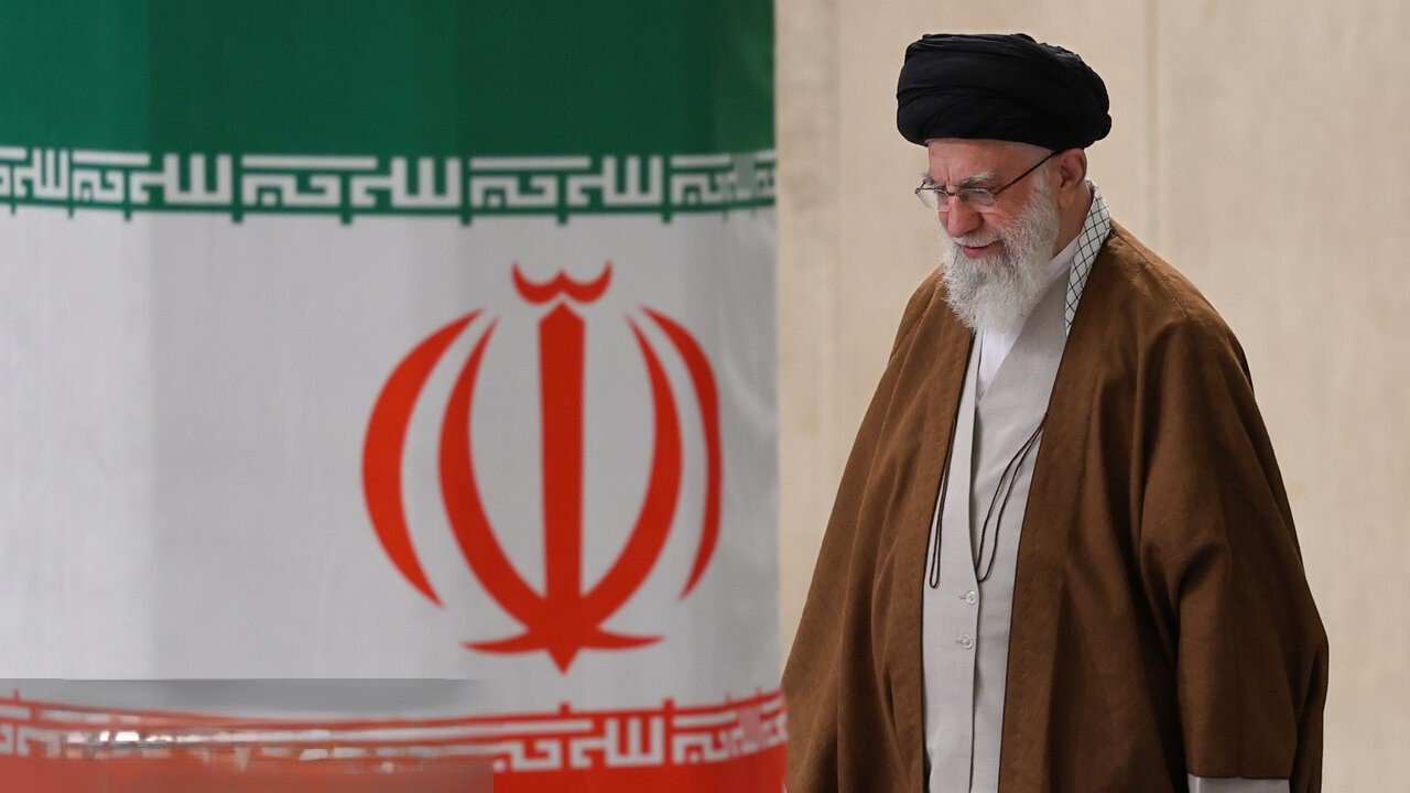 عقلانیت انقلابی؛ سیمای یک رهبر طلبه، متدین و ایران‌شناس