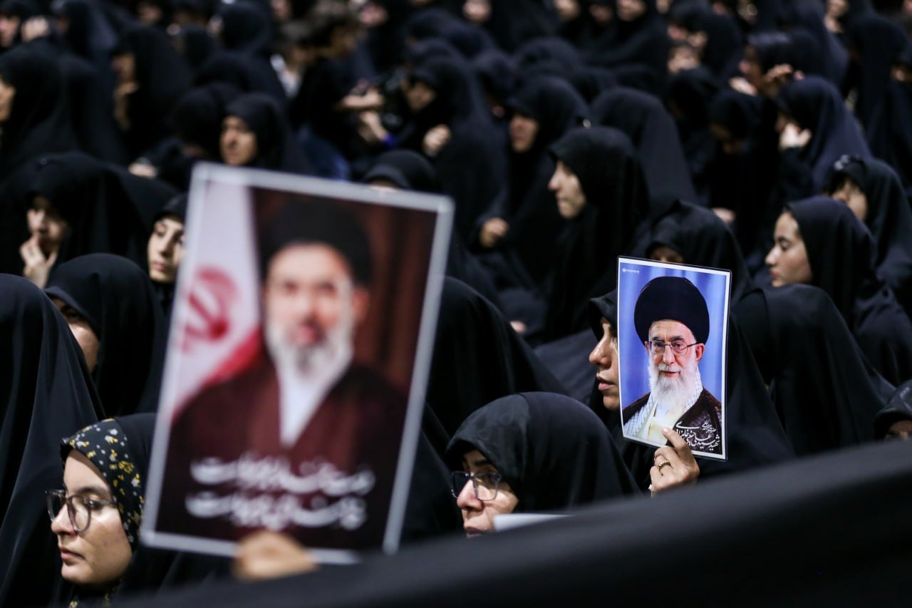 قلبِ مخبت، قدرتِ حکمران: بازخوانی شخصیت ربانی-سیاسی رهبر شهید