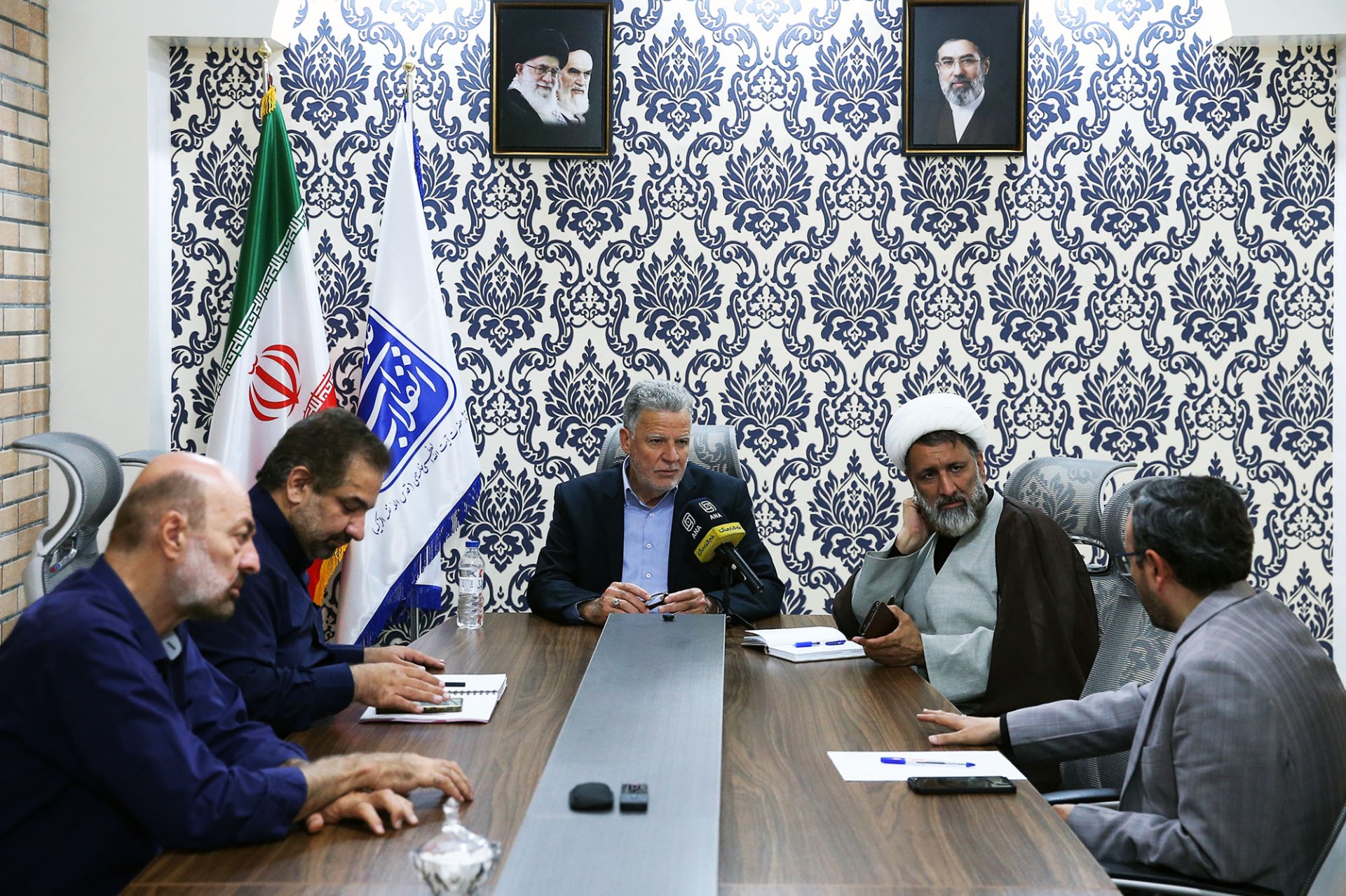 گزارش تصویری نشست علمی با موضوع نقش امام مجاهد شهید در تقریب مذاهب