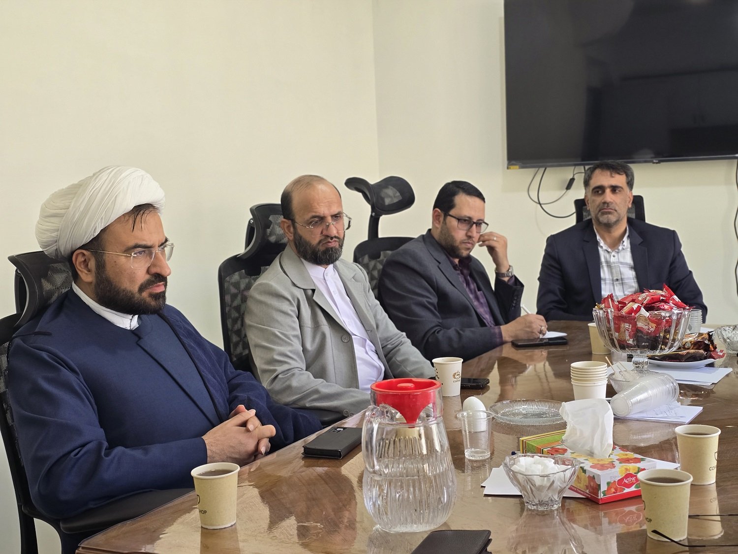 جلسه هم اندیشی پژوهشگاه علوم و معارف انقلاب اسلامی و جامعه‌المصطفی برای تبیین علمی اندیشه‌های رهبر شهید