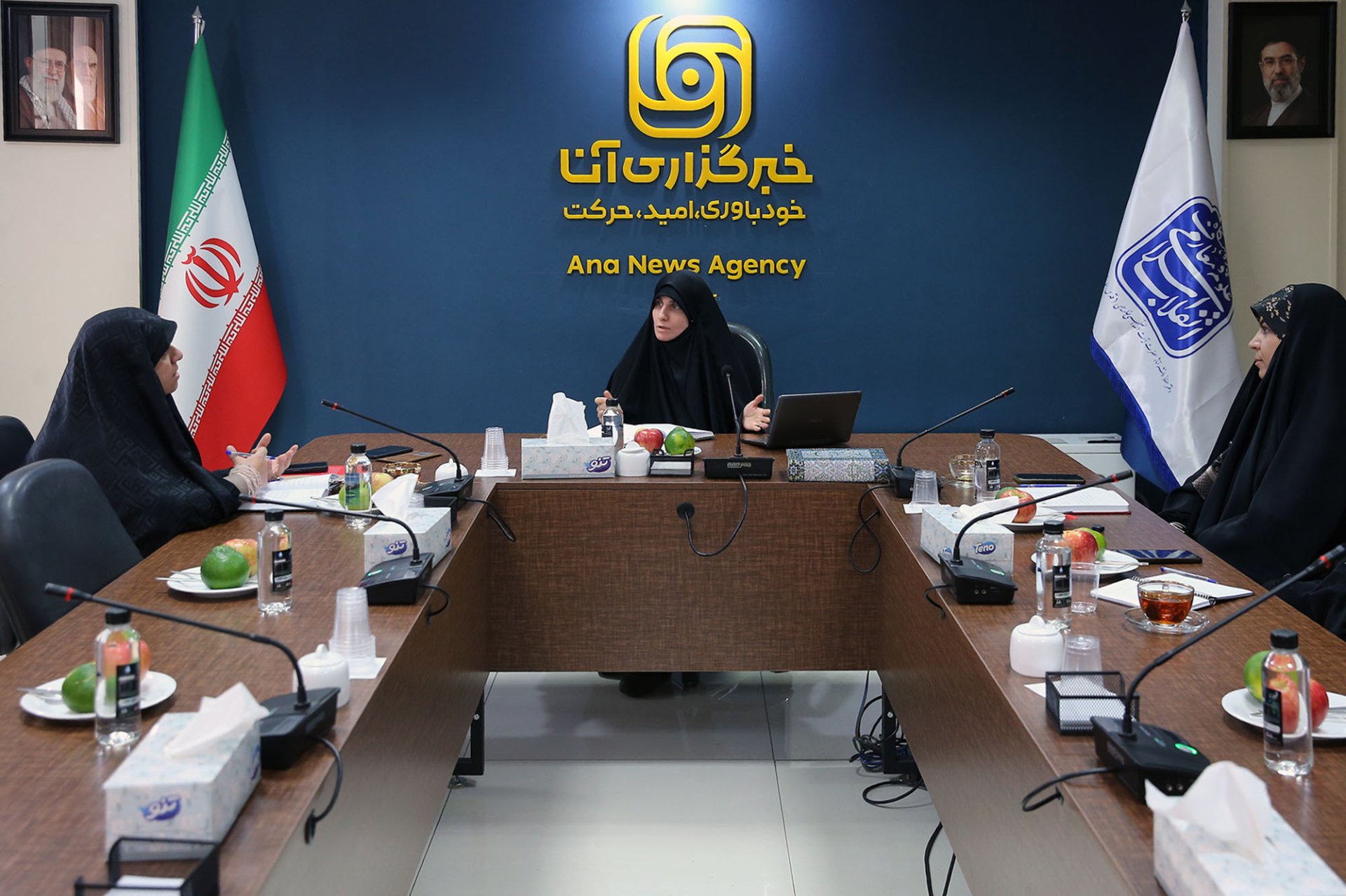 گزارش تصویری نشست علمی بازخوانی دلیری‌ها و نقش‌آفرینی زنان در جنگ تحمیلی سوم و بررسی برجسته‌سازی آن در پیام رهبر معظم انقلاب